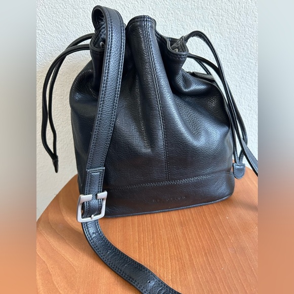 Kenneth Cole Reaction black leather shoulder or crossbody bag. - Picture 1 of 13